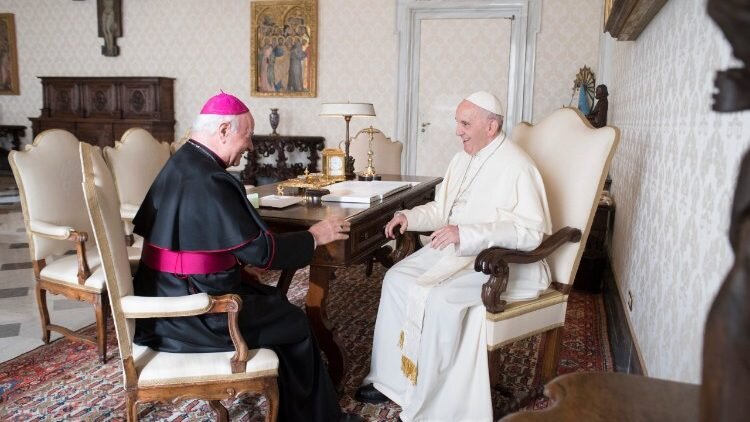 El Papa recibe a Monse&ntilde;or Vincenzo Paglia, presidente de la Pontificia Academia para la Vida  (Vatican Media)