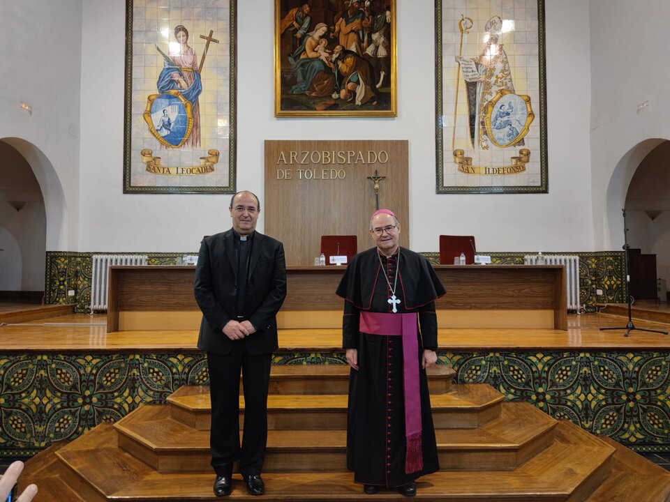 Jes&uacute;s Pulido junto Mons. Francisco Cerro, obispo de Toledo.