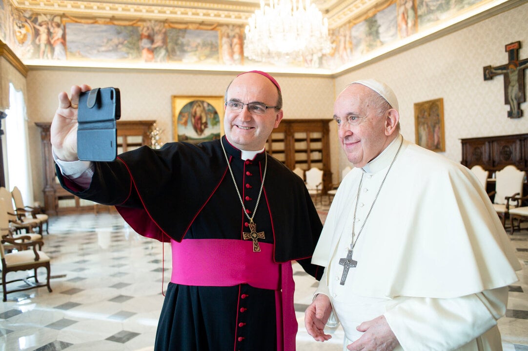 Mons. Jos&eacute; Ignacio Munilla con el Papa Francisco.