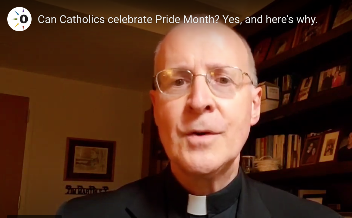James Mart&iacute;n en un v&iacute;deo apoyando el d&iacute;a del orgullo.