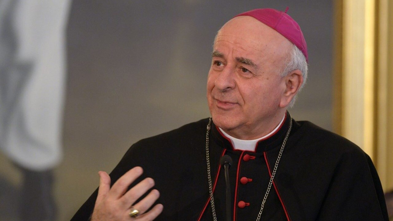 Monseñor Vincenzo Paglia . 