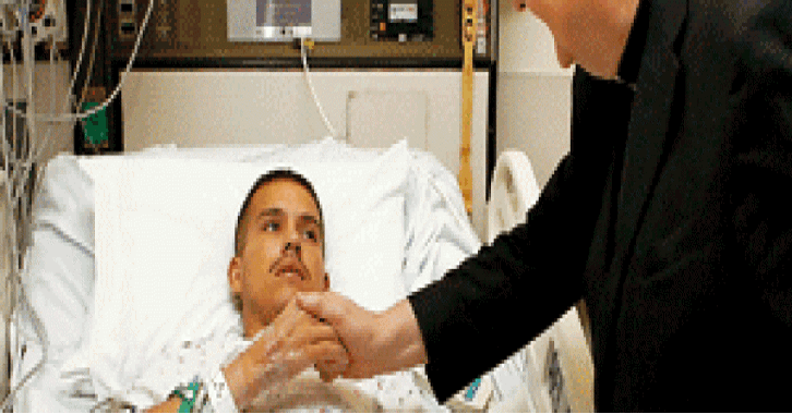 Acompañar al enfermo para aliviar su cuerpo y su espíritu. 