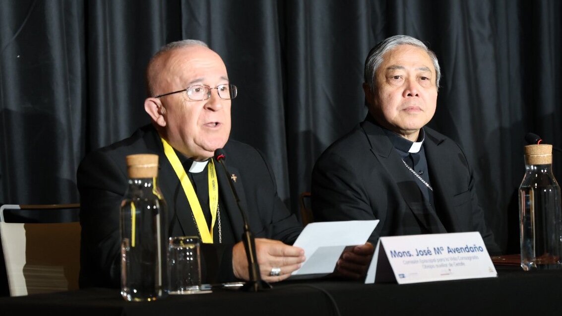 Mons. Jos&eacute; M&ordf; Avenda&ntilde;o, miembro de Comisi&oacute;n Episcopal para la Vida Consagrada y el Nuncio Apost&oacute;lico Bernardito Auza.