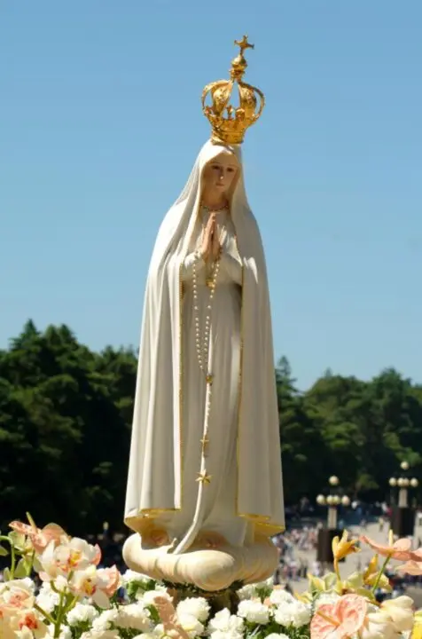 Descubren una cápsula oculta en una talla de la Virgen de Fátima.