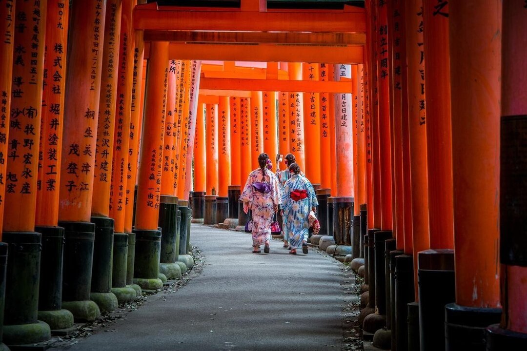 Santuario de Fushimi Inari, a las afueras de Kyoto (Jap&oacute;n).