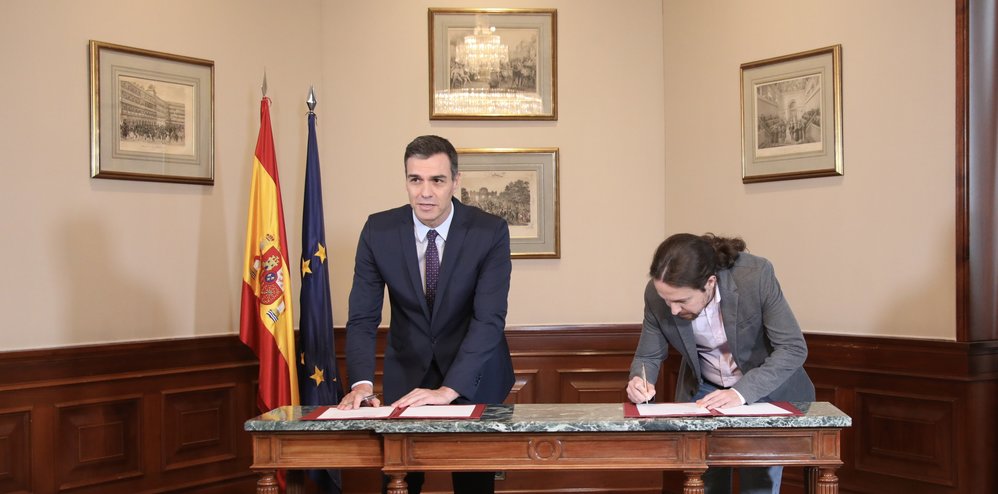 Pedro Sánchez y Pablo Iglesias firman el preacuerdo PSOE-Unidas Podemos.