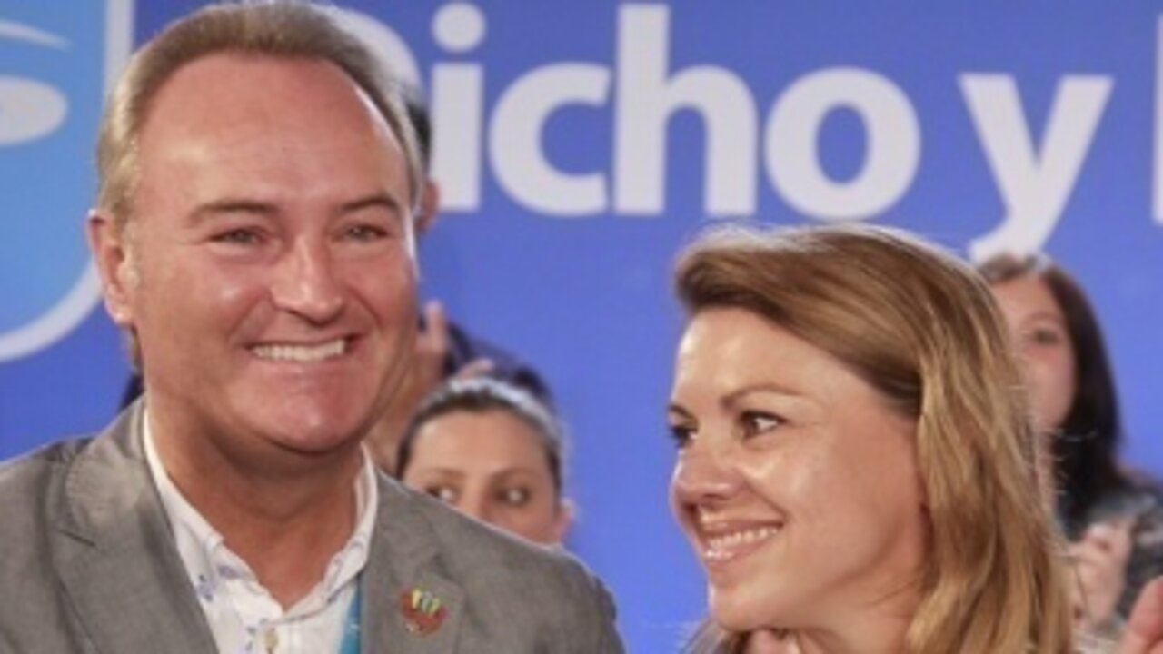 Alberto Fabra, Maria Dolores de Cospedal y Esteban Gonz&aacute;lez Pons, en un acto del PP valenciano.