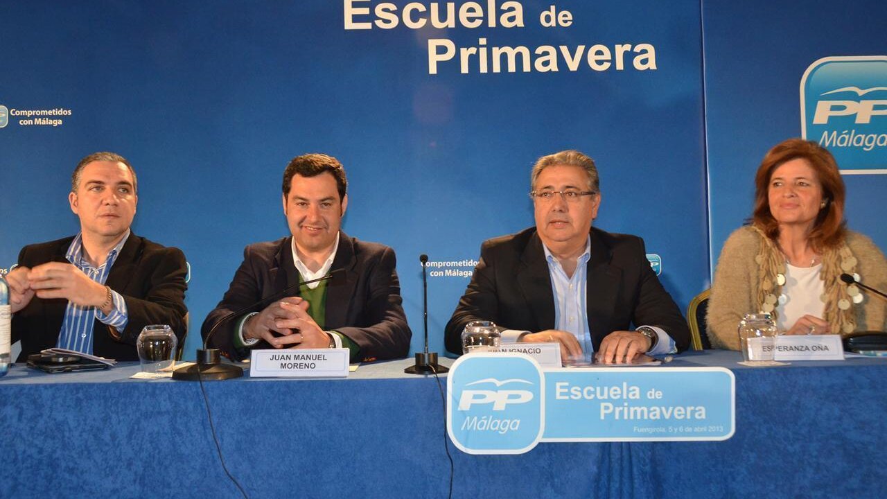Juan Manuel Moreno Bonilla (izquierda), con Juan Ignacio Zoido (derecha) en un acto del PP andaluz.