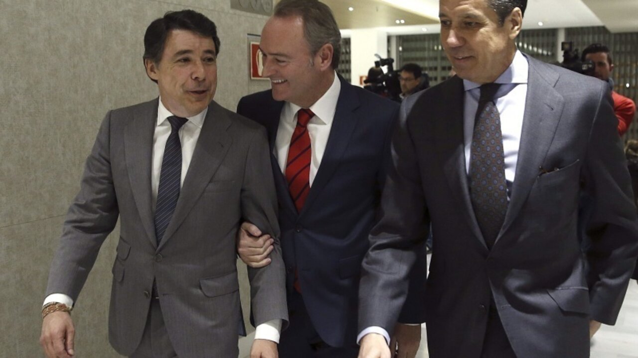 De izquierda a derecha, Ignacio Gonz&aacute;lez, Alberto Fabra y Eduardo Zaplana, en el Club Siglo XXI.