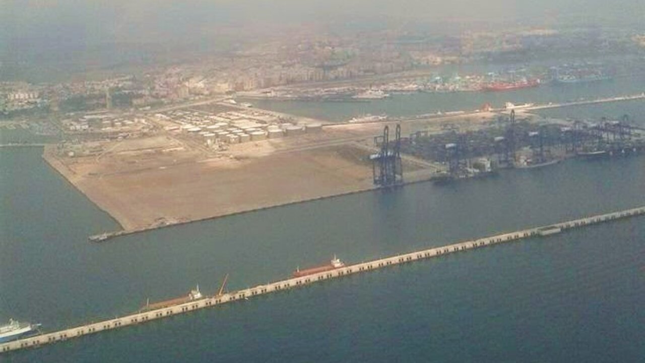 Fotograf&iacute;a de los rellenos del puerto de Algeciras que est&aacute;n difundiendo Defenders of Gibraltar.