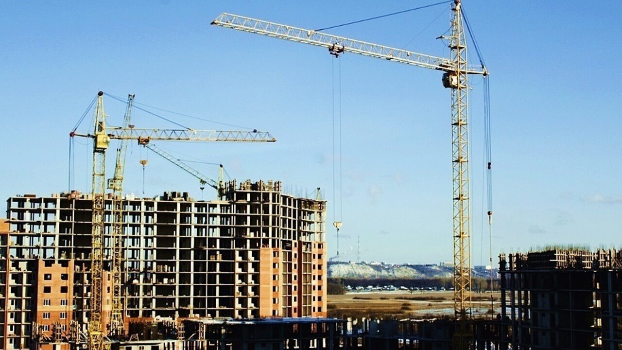 Construcci&oacute;n de bloques de viviendas.