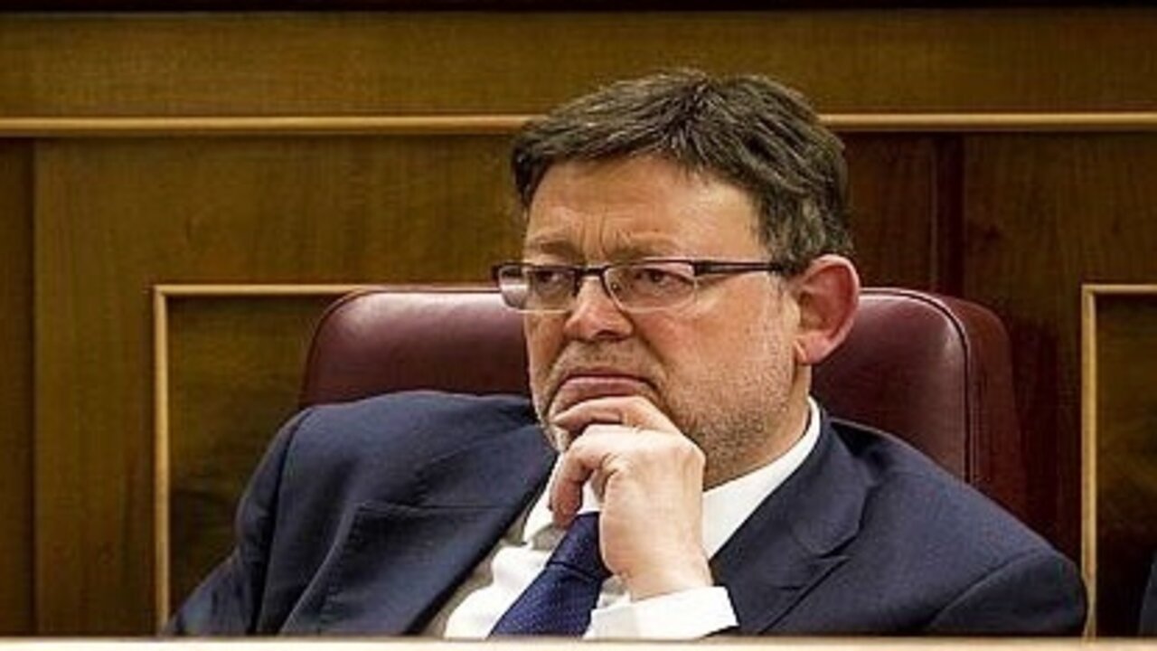Ximo Puig, sentado en su esca&ntilde;o del Congreso de los Diputados.