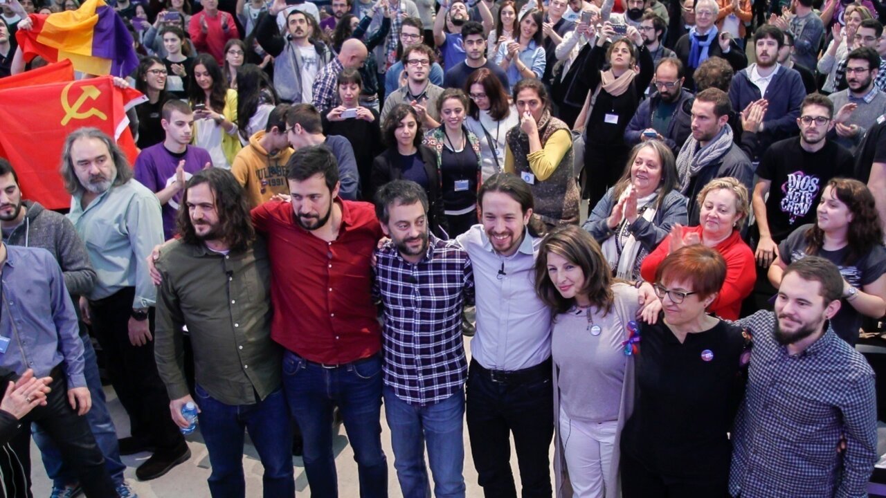 Xulio Ferreiro, alcalde de La Coru&ntilde;a por Marea Atl&aacute;ntica, y Pablo Iglesias, en el centro.