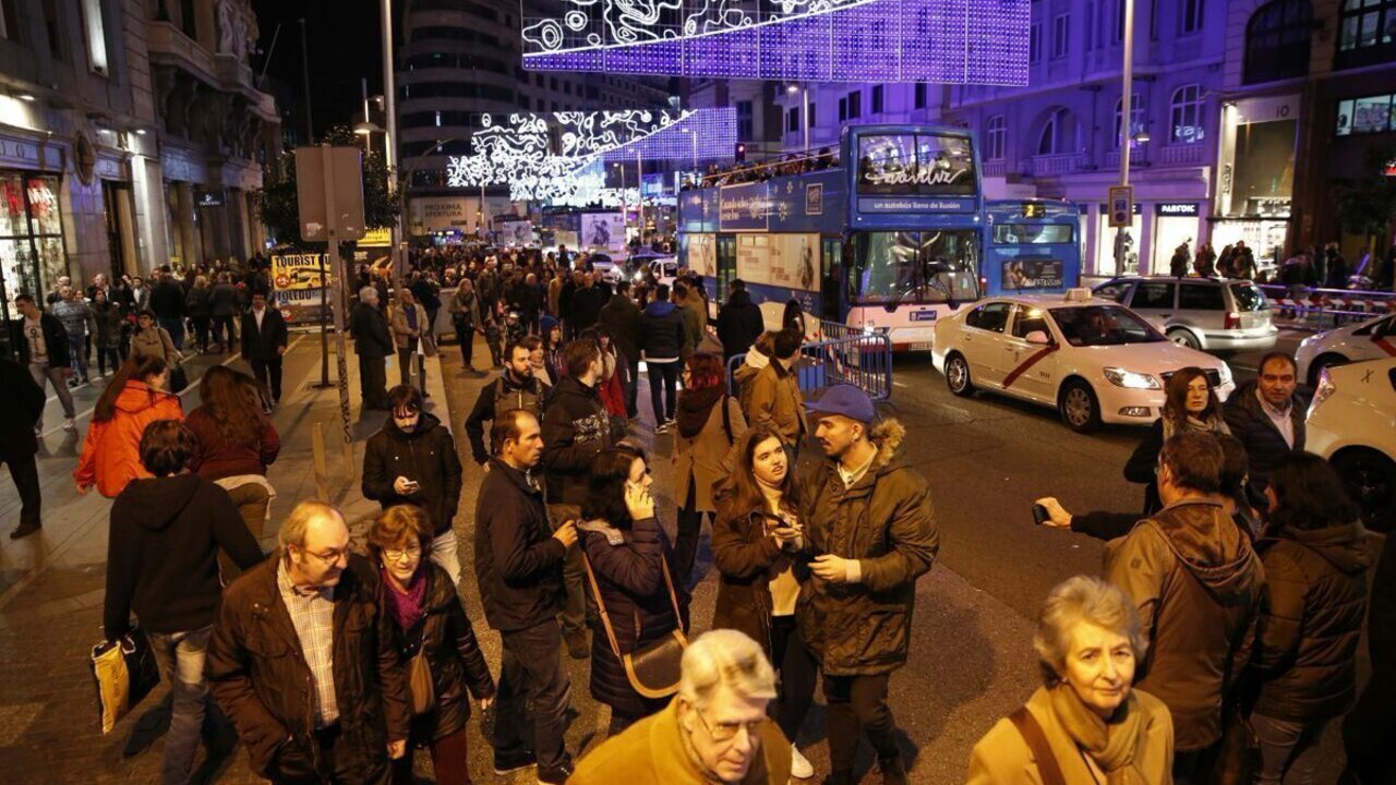 Gran V&iacute;a de Madrid durante los cortes de tr&aacute;fico por Navidad.