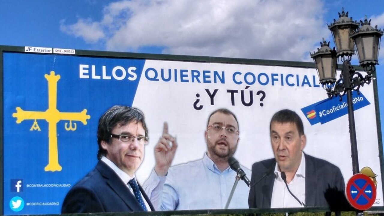 Cartel de la Campa&ntilde;a contra la Coofidecialidad del bable