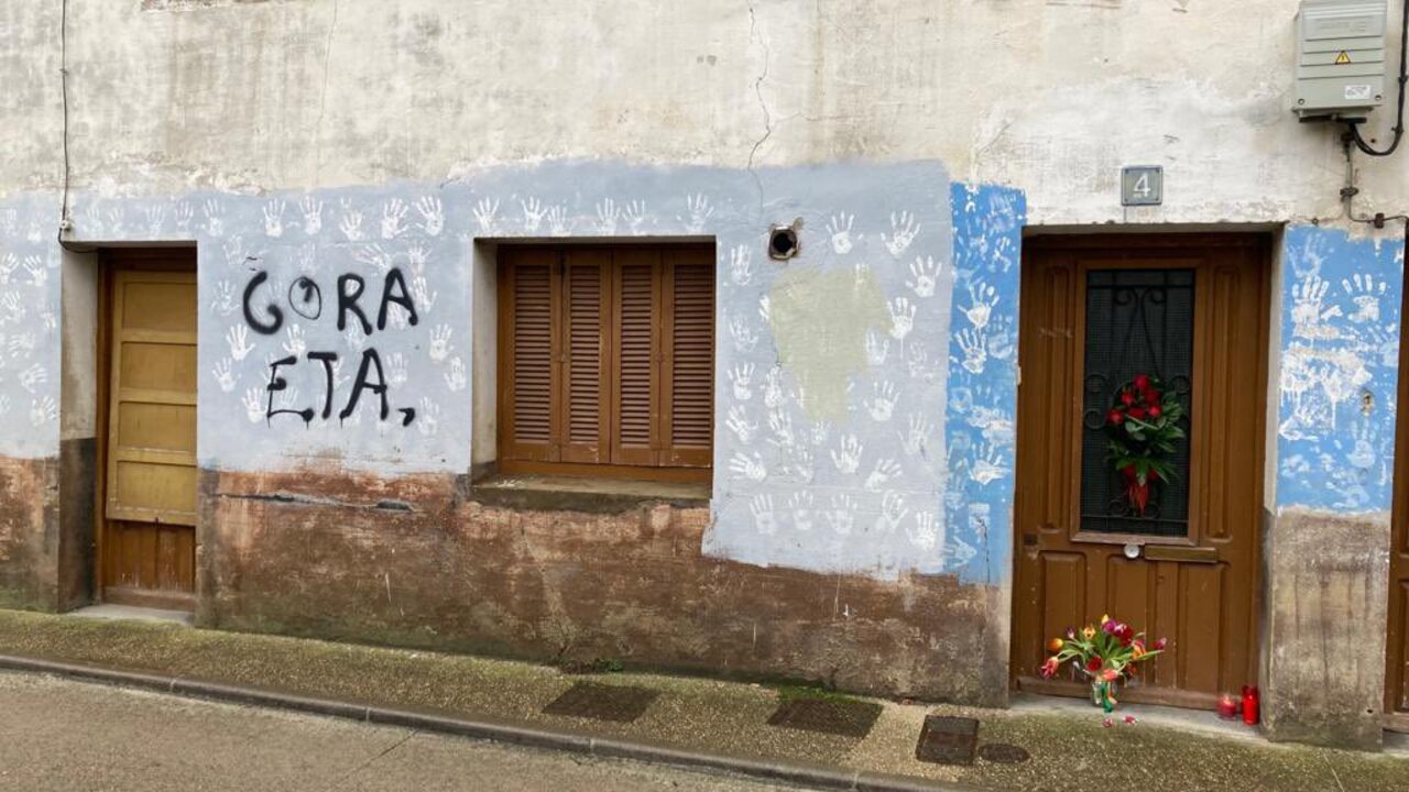 Imagen de la pintada realizada en Etxarri Aranatz