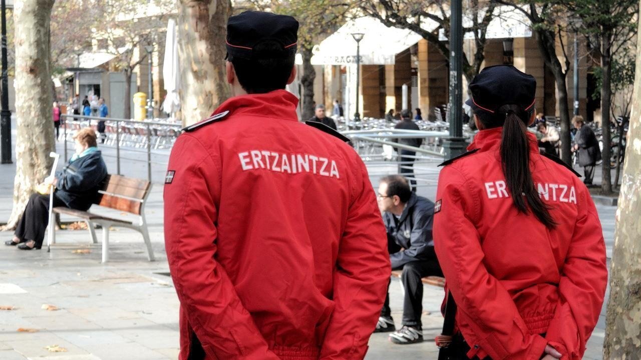 Agentes de la Ertzaintza
