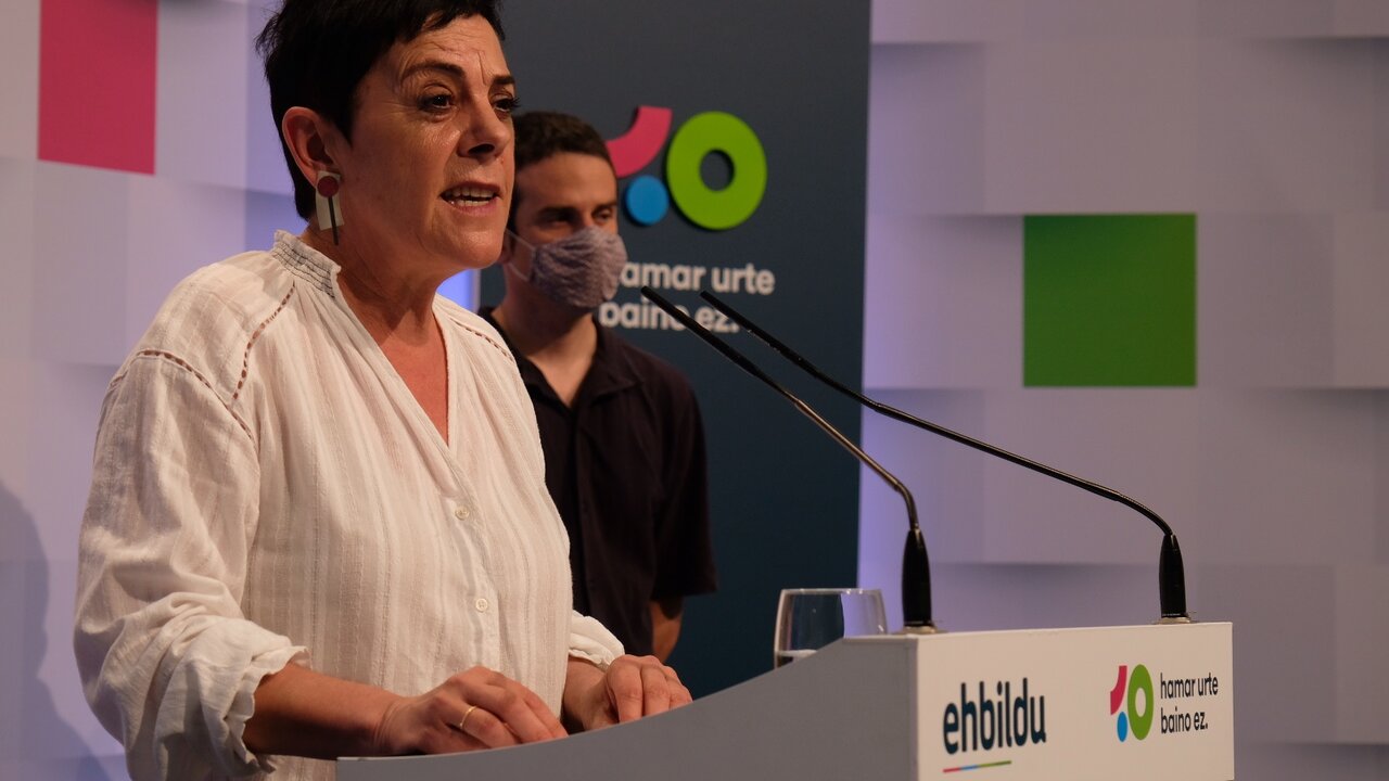 EuropaPress_3773713_portavoz_eh_bildu_congreso_mertxe_aizpurua_junto_director_programa_pello