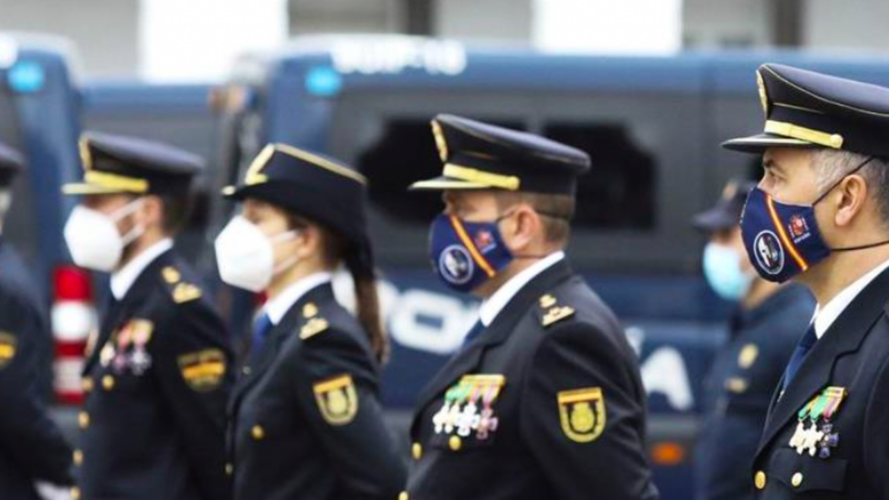 Polic&iacute;as Nacionales.