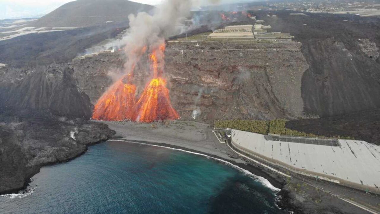 Lava del volc&aacute;n Cumbre Vieja.