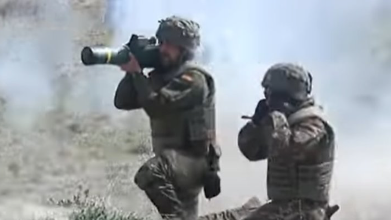 Militares disparan con un lanzacohetes C-90 (Imagen: Ej&eacute;rcito de Tierra).