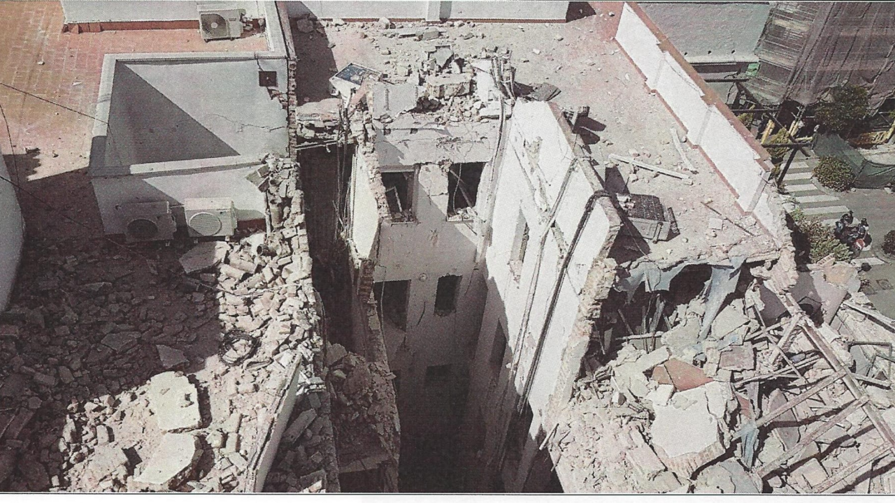El edificio en ruinas tras la explosi&oacute;n de gas en la calle General Pardi&ntilde;as en Madrid.