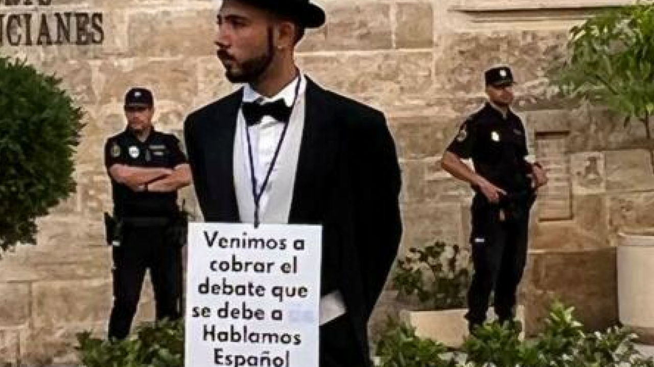 Protesta de ayer ante Cortes Valencianas.