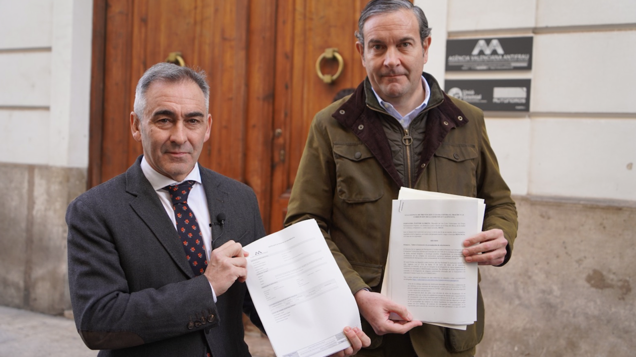 El diputado del PP Fernando Pastor, a la derecha.