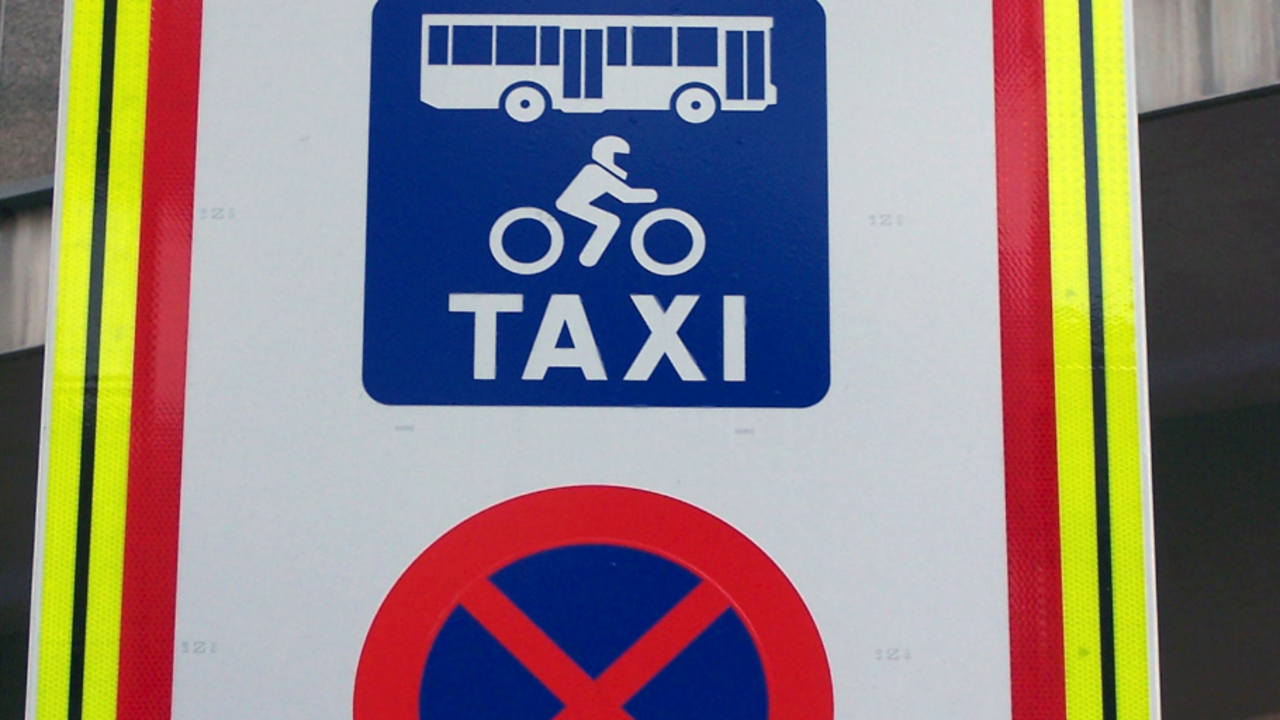 Madrid ampliar&aacute; los carriles bus-taxi-moto.