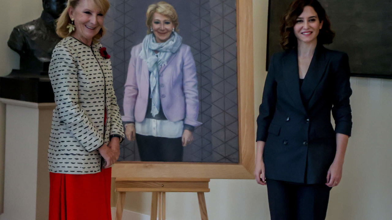 La presidenta de la Comunidad de Madrid, Isabel D&iacute;az Ayuso y la expresidenta de la Comunidad de Madrid, Esperanza Aguirre en un acto. 