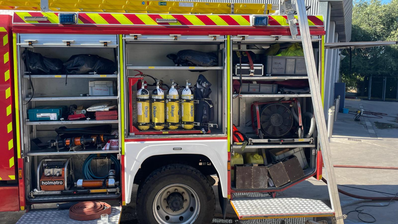 Veh&iacute;culo de bomberos afectado.