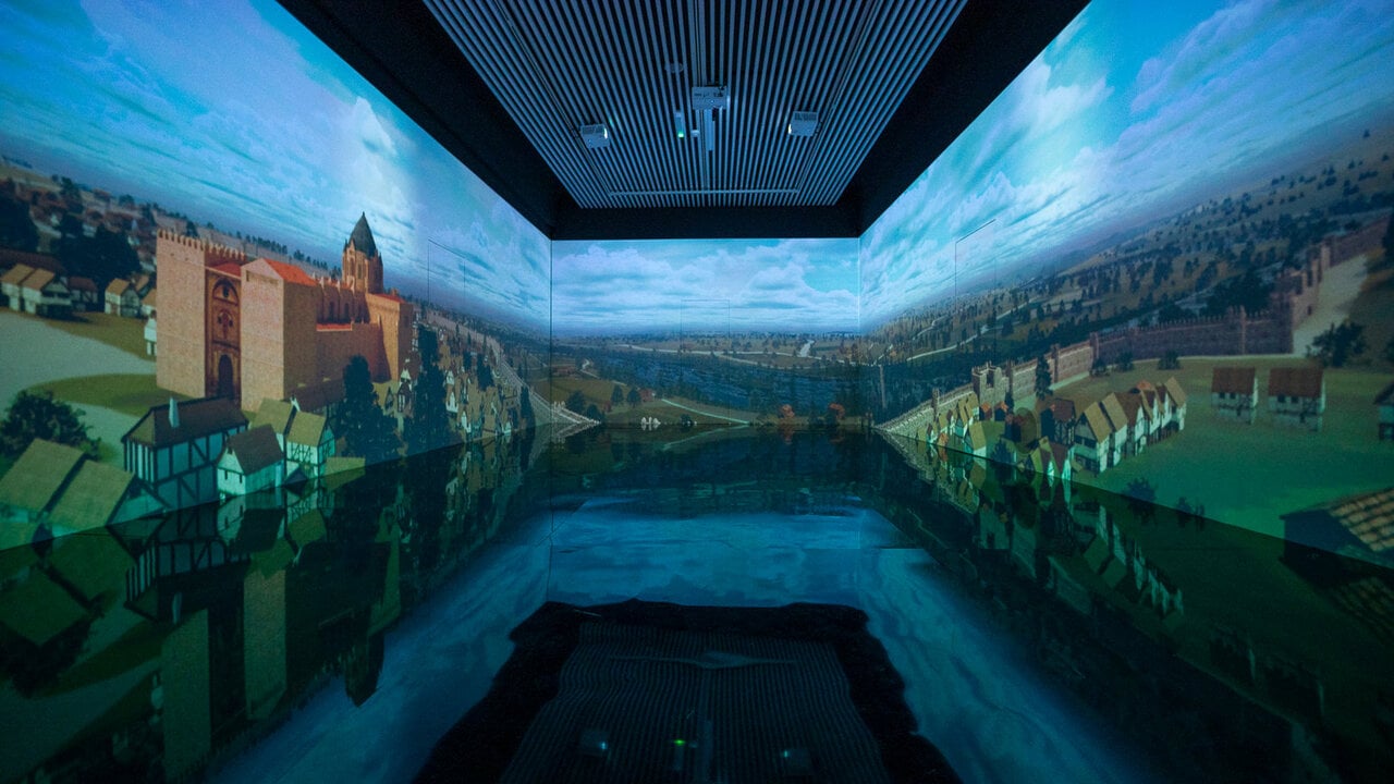 El Palacio episcopal de Salamanca inaugura una sala de realidad virtual 360&ordm; que recrea la construcci&oacute;n de la Catedral y de la ciudad.