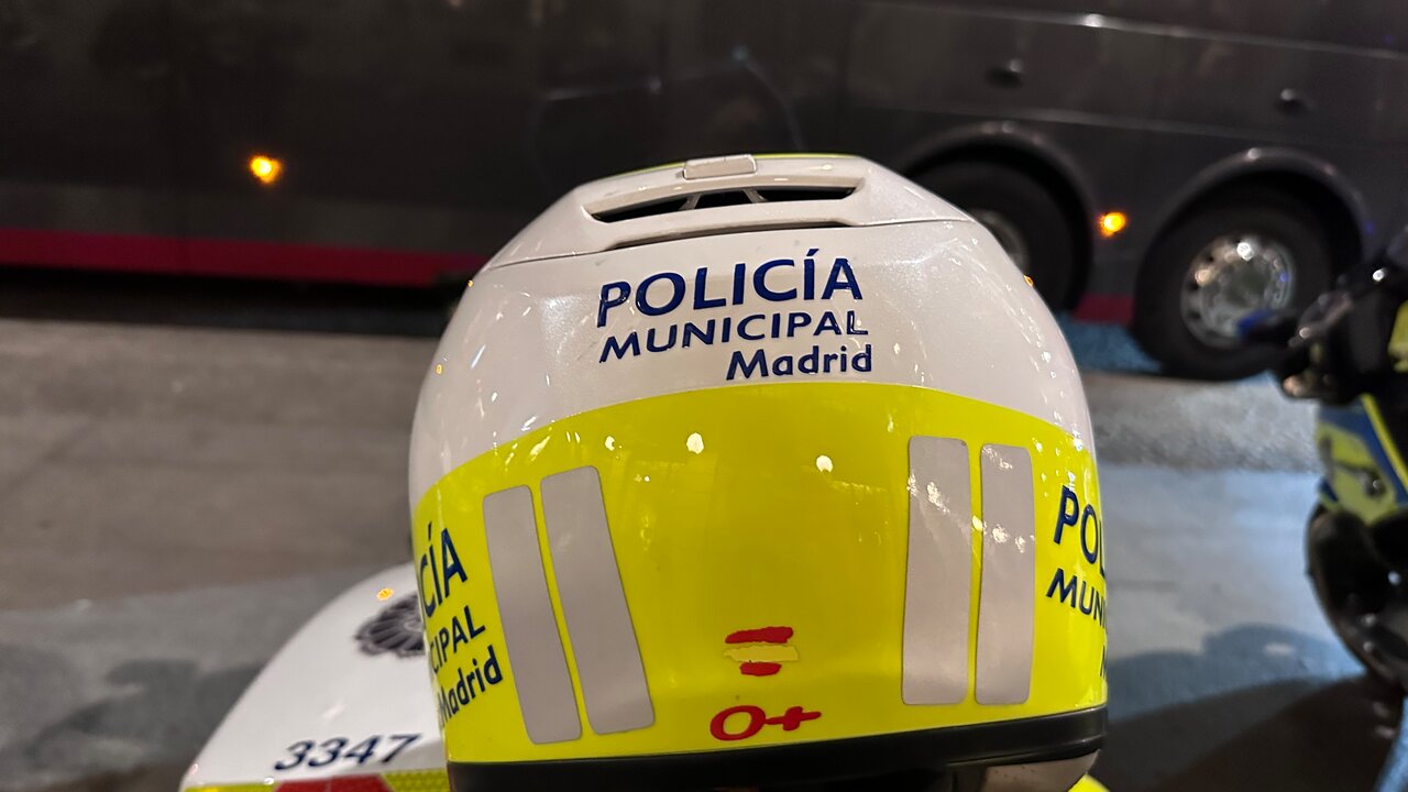 Polic&iacute;as municipales de Madrid incluyen su grupo sangu&iacute;neo en sus cascos