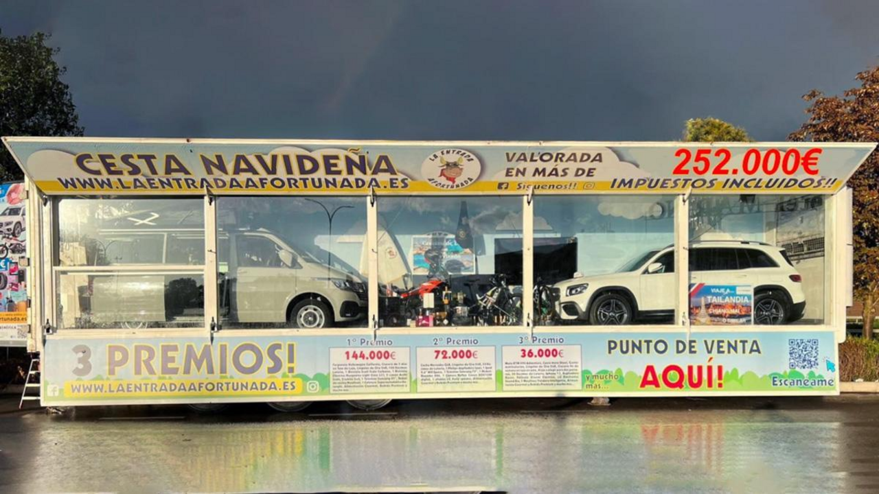 Regalos expuestos en un trailer