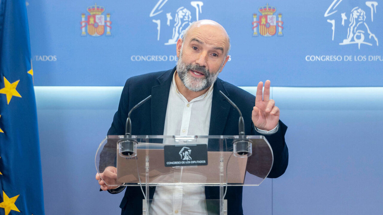 El diputado de BNG N&eacute;stor Rego, ofrece una rueda de prensa tras reunirse con el presidente del Gobierno en funciones, durante su ronda de contactos, a 10 de octubre de 2023, en Madrid. 
