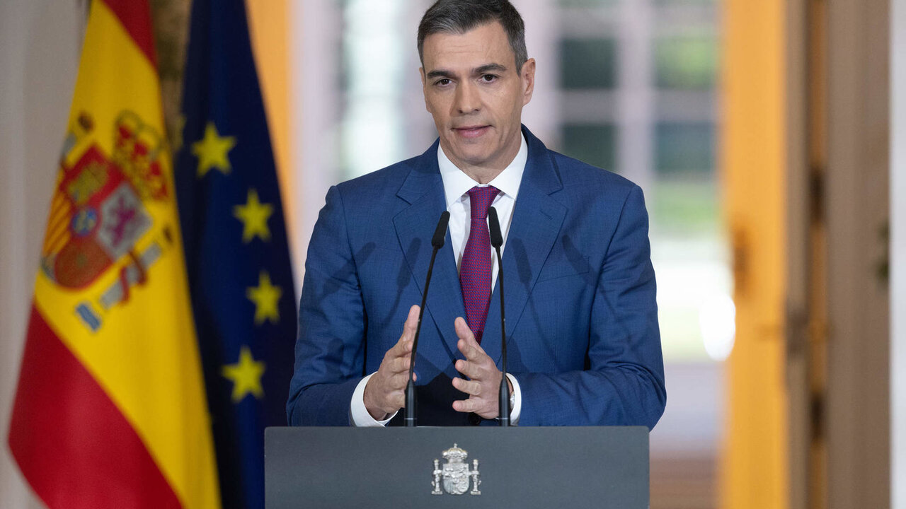 El presidente del Gobierno, Pedro S&aacute;nchez, comparece para explicar el decreto que prorroga el escudo social en una rueda de prensa posterior a la reuni&oacute;n del Consejo de Ministros, en el Palacio de la Moncloa. 