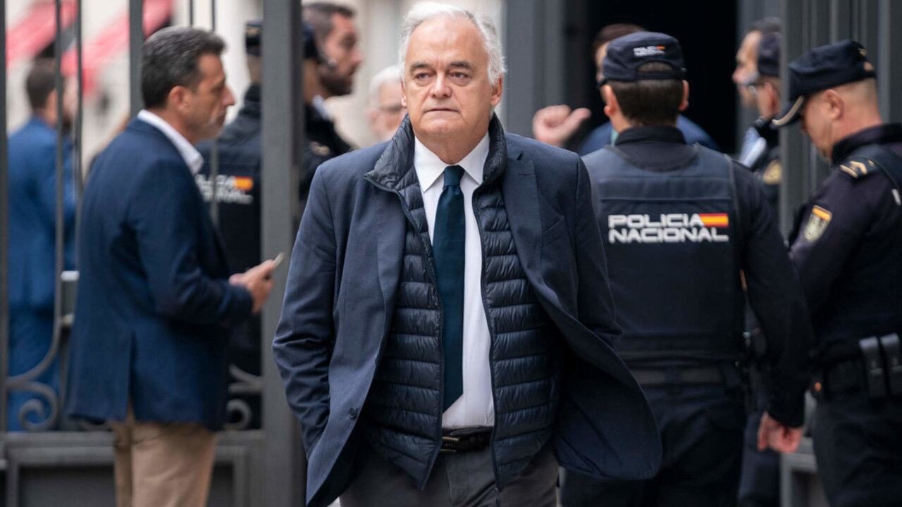 El vicesecretario de Institucional del PP, Esteban Gonz&aacute;lez Pons, a su llegada al acto de jura de la Constituci&oacute;n ante las Cortes Generales, en el Congreso de los Diputados, a 31 de octubre de 2023, en Madrid. 