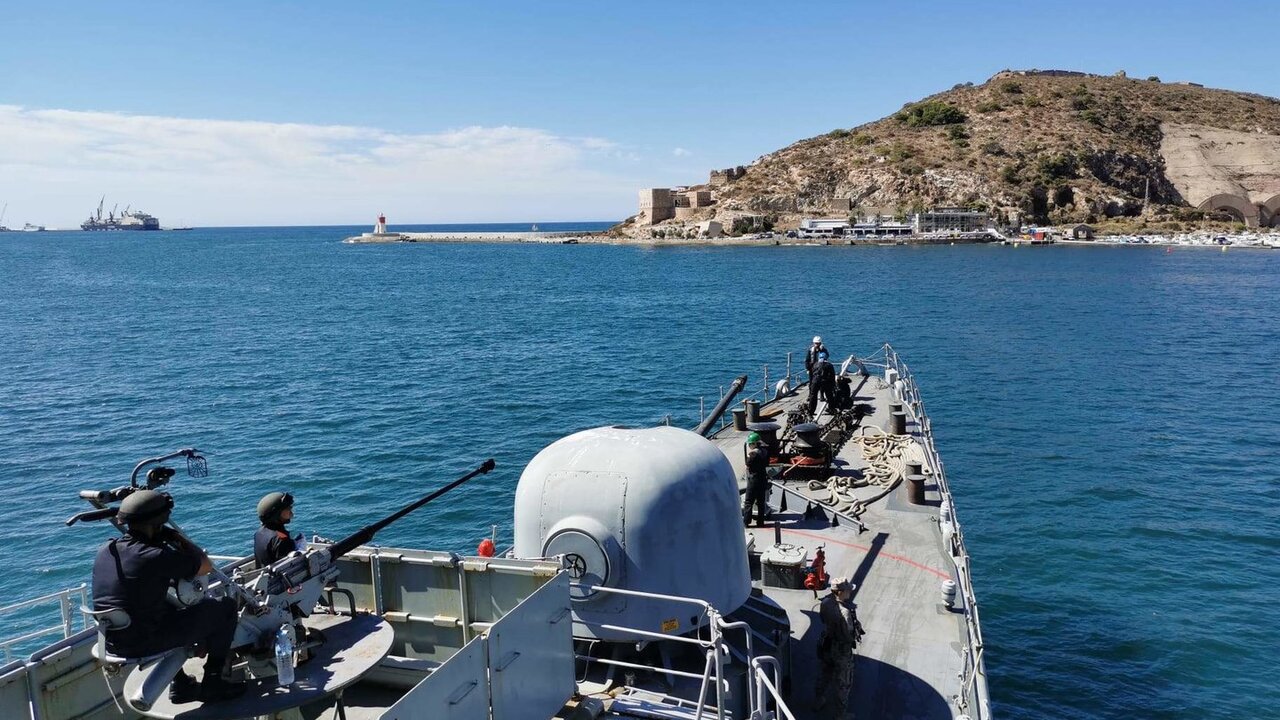 Salida a la mar del patrullero Infanta Elena desde el puerto de Cartagena (Foto- Estado Mayor de la Defensa). 