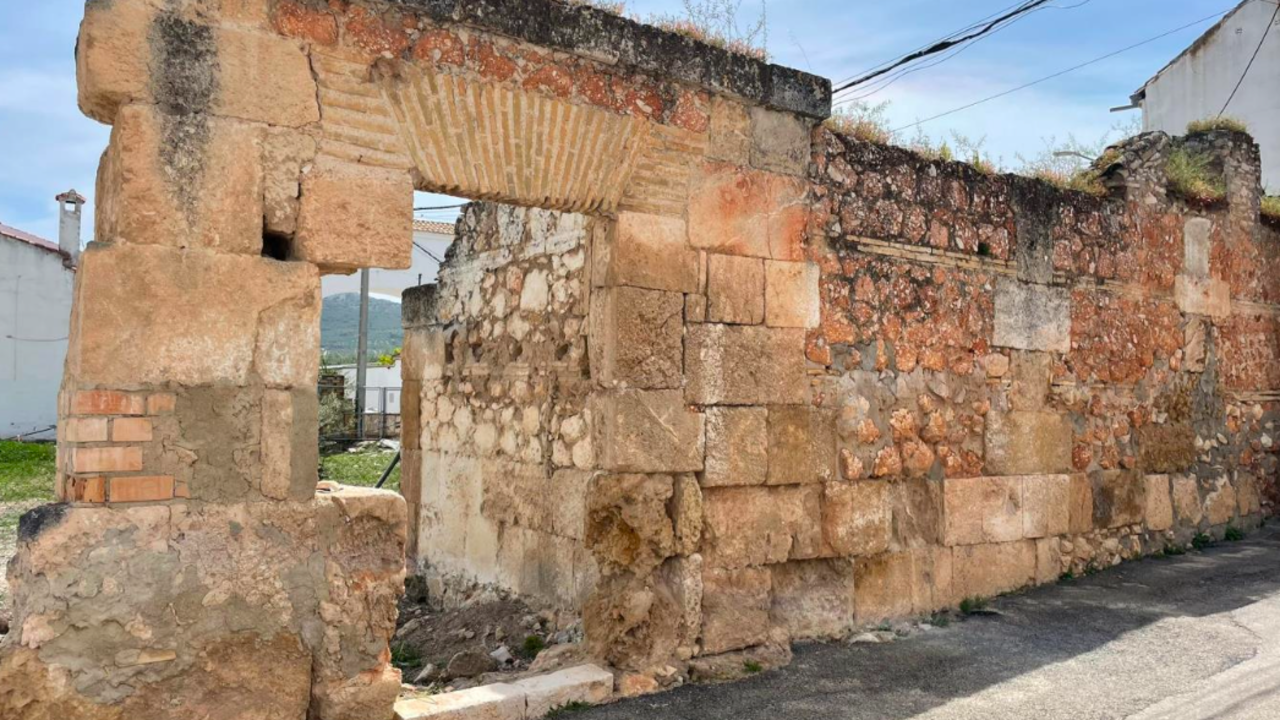 Entrada al Palacio de Juan de C&oacute;rdoba Centuri&oacute;n, la &uacute;ltima incorporaci&oacute;n a la Lista Roja