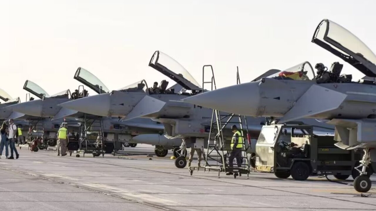 Varios Eurofighter del Ala 14 del Ej&eacute;rcito del Aire en la base a&eacute;rea de Los Llanos, en Albacete (Firma: Mateo Lanzuela / Europa Press).