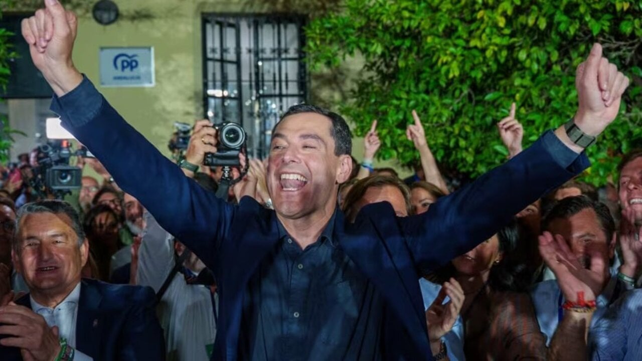Juanma Moreno gana las elecciones andaluzas pero pierde la mayor&iacute;a. Foto: Europa Press.