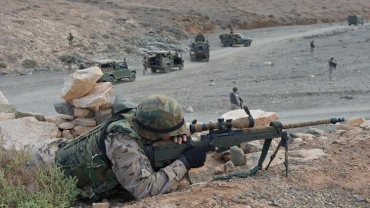 Un militar en el Campo de Tiro de P&aacute;jara, Fuerteventura.