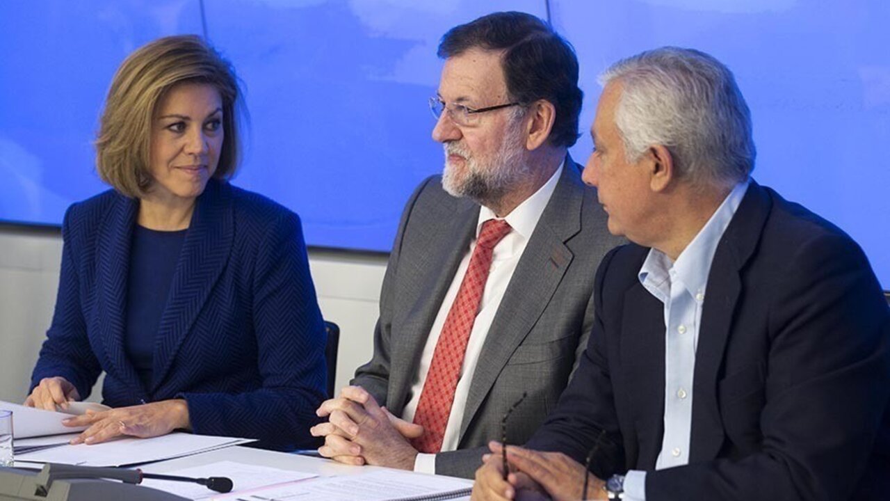 Mar&iacute;a Dolores de Cospedal, Mariano Rajoy y Javier Arenas.