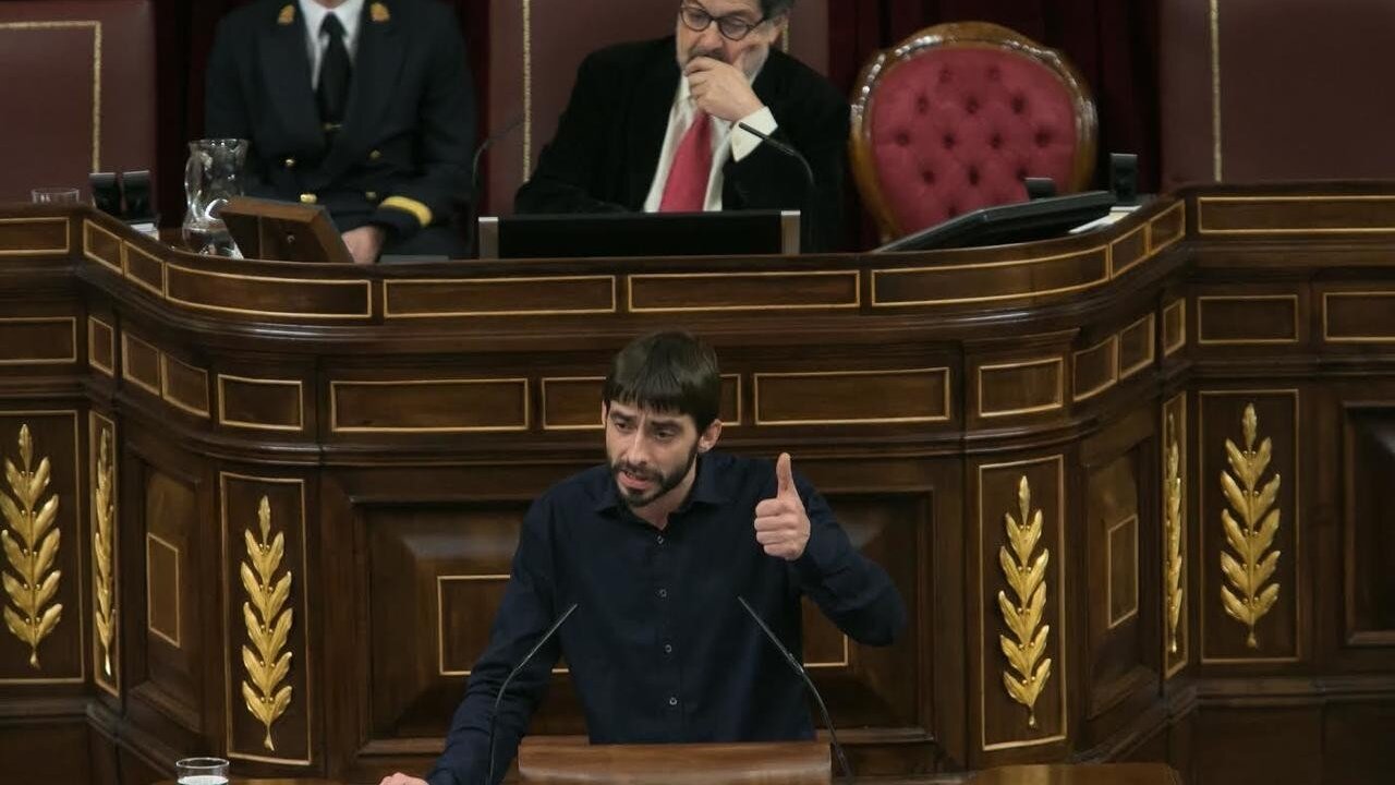 &Aacute;lvaro Sanz durante una intervenci&oacute;n parlamentaria.