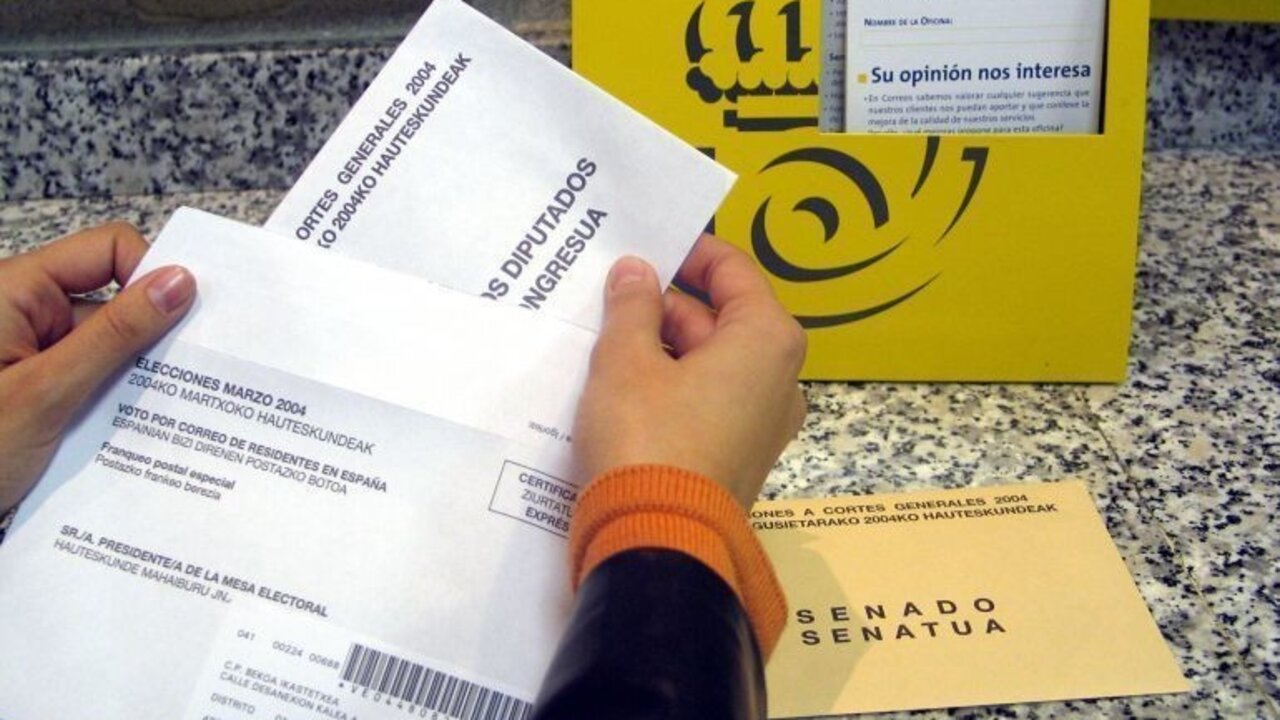 Voto en una oficina de Correos.
