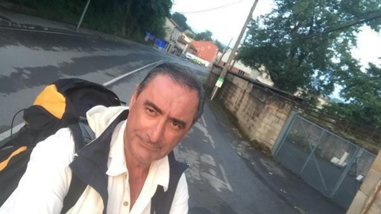 Carlos Herrera recorriendo el Camino de Santiago.