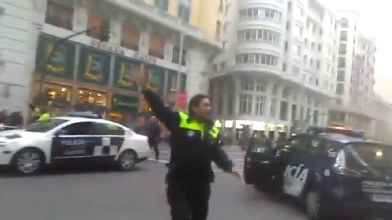 La Polic&iacute;a Municipal desaloja la Gran V&iacute;a.