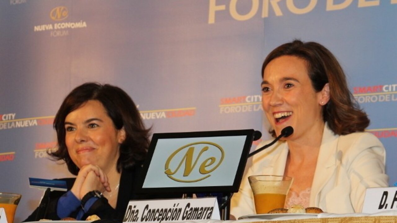Soraya S&aacute;enz de Santamar&iacute;a y Cuca Gamarra.