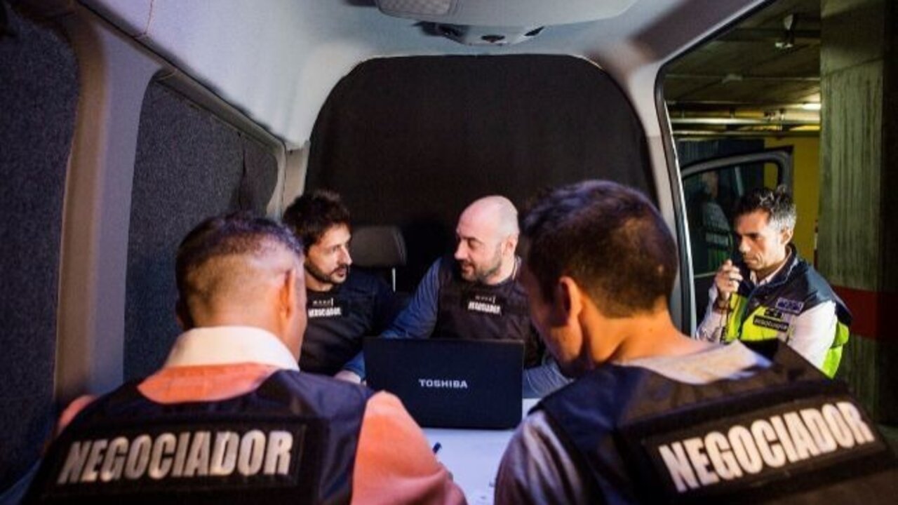 Negociadores de la Polic&iacute;a Nacional. 