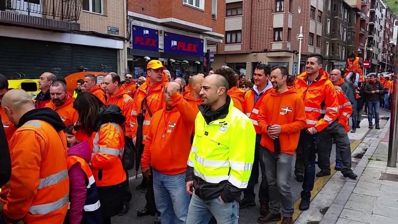 <p><div class="fullheight">La totalidad de la plantilla de los estibadores del Puerto de Bilbao han secundado el paro de 48 horas convocado, despu&eacute;s de que la reuni&oacute;n entre sindicatos y patronal concluyera sin acuerdo.</div></p>